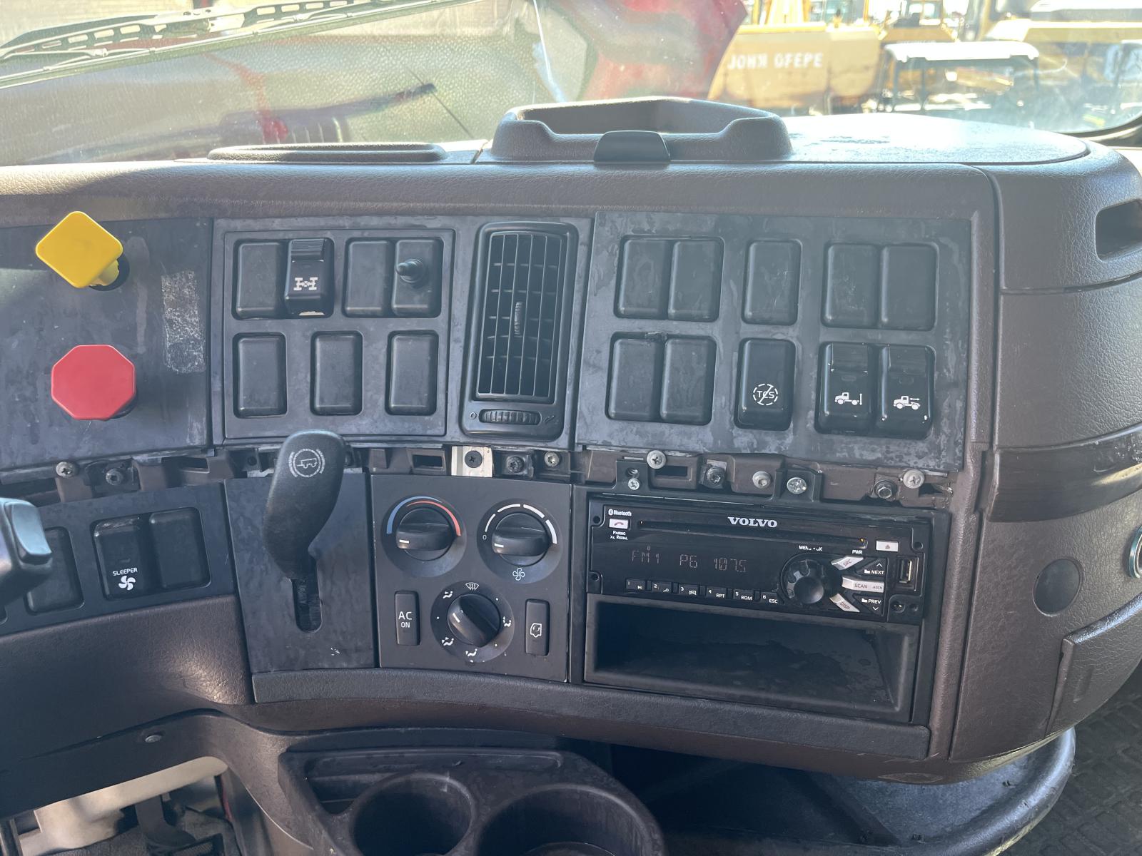 ./imagenes/INVOICE/2019/16570/VOLVO VNL64T670 (18).JPG